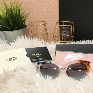 💋 Authentic Fendi sunnies